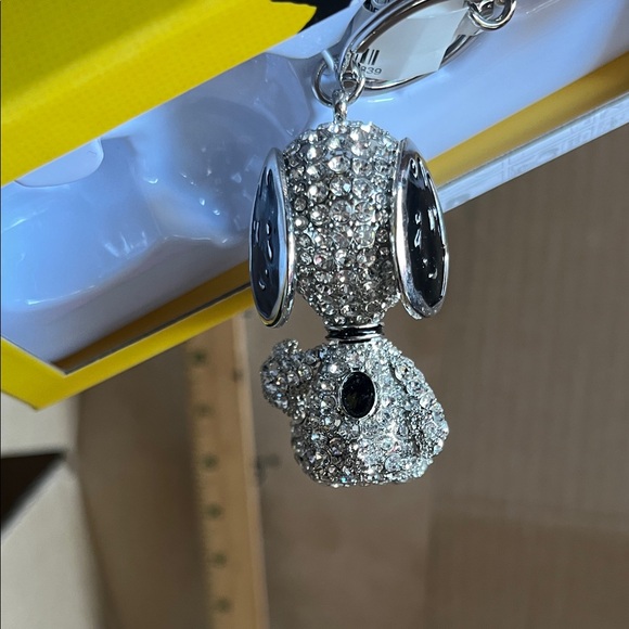 Peanuts Snoopy Crystal Keychain - Picture 6 of 6